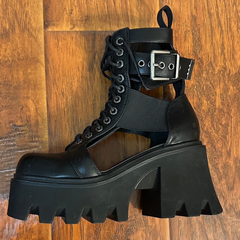 Lamoda Chunky Platform Cut-Out Lace-Up Boots – EU 37 / US 6, Black Faux Leather - Picture 2 of 8